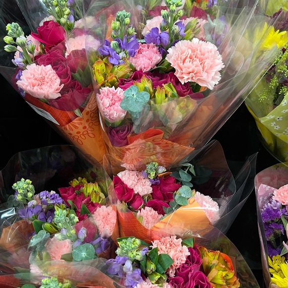 Meet your Posher, Kaitlin - Picture 3 of 3